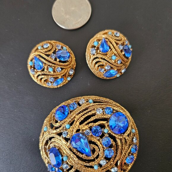 Vintage La Roco Blue Rhinestone Round Brooch & Earring Set - Picture 5 of 7